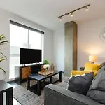 Cozy 3Bed Condo With Balcony And A Rooftop Pool