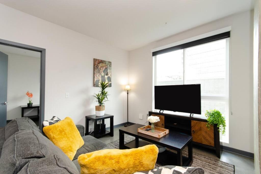 Apartment Cozy 3bed With Balcony And A Rooftop Pool *