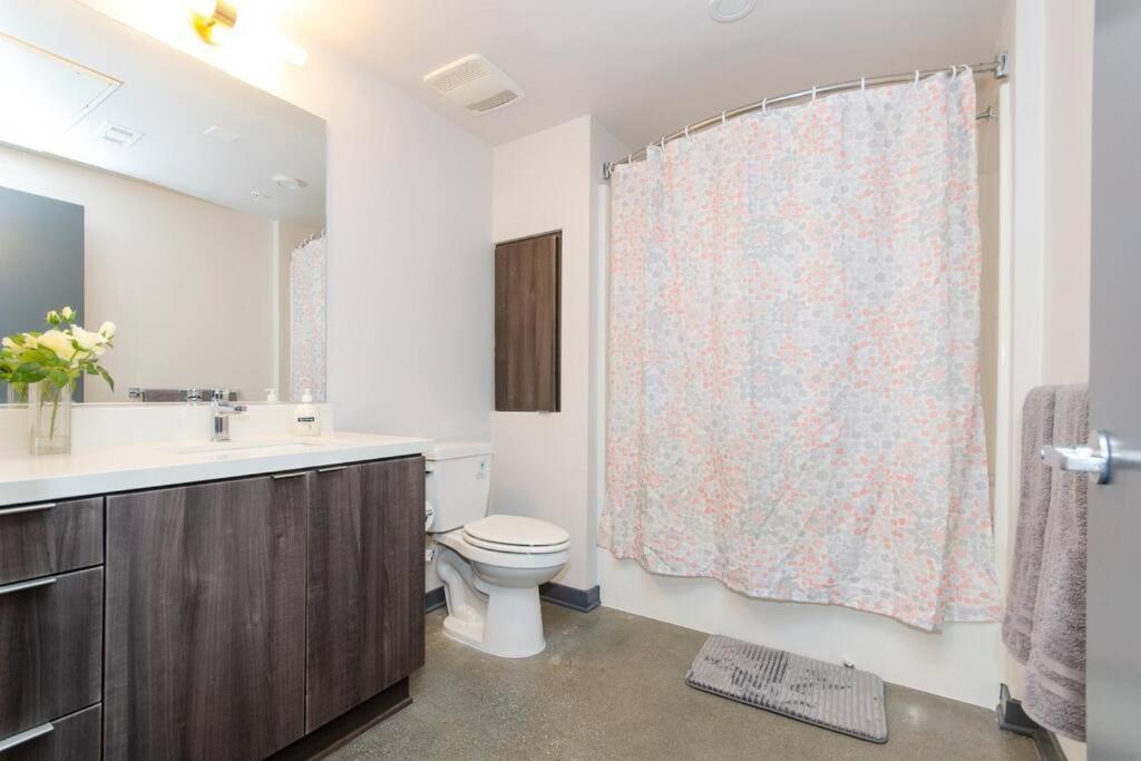 Apartment Cozy 3bed With Balcony And A Rooftop Pool Los Angeles