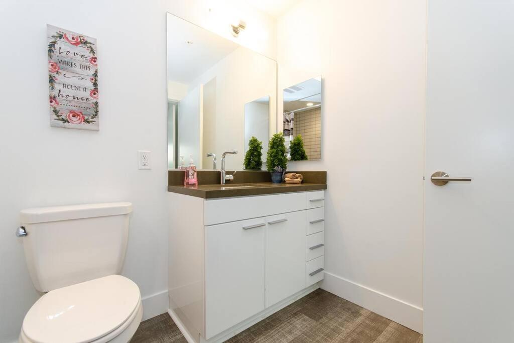 Cozy 3bed With Balcony And A Rooftop Pool * Los Angeles
