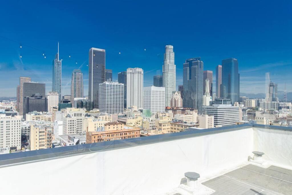 Cozy 3bed With Balcony And A Rooftop Pool * Los Angeles