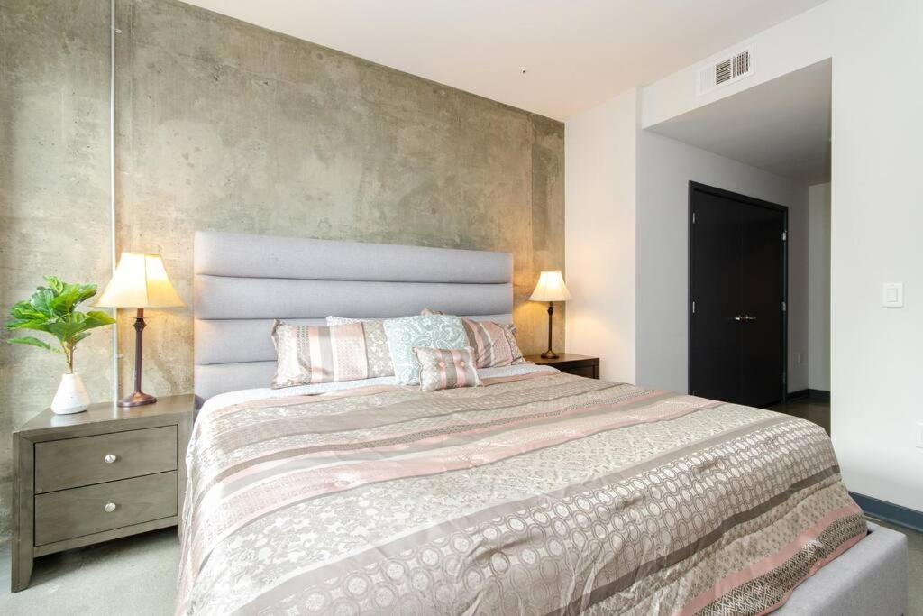 Cozy 3bed With Balcony And A Rooftop Pool * Los Angeles