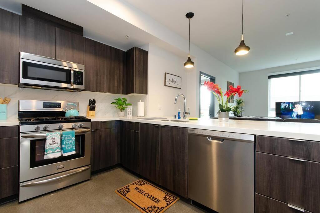 Cozy 3bed With Balcony And A Rooftop Pool Apartment