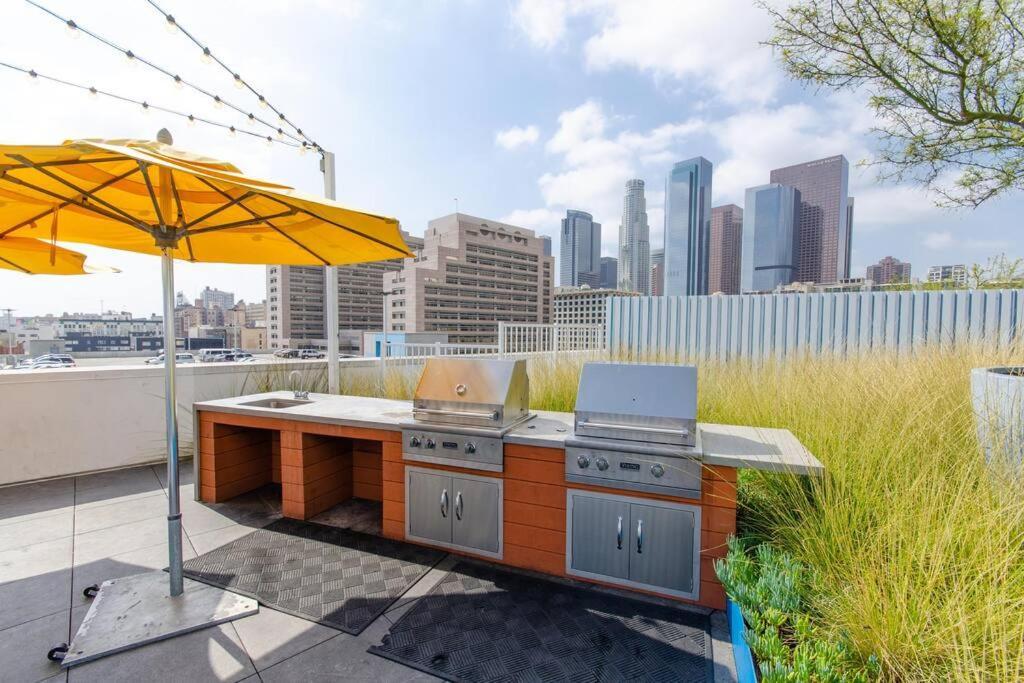 Cozy 3bed With Balcony And A Rooftop Pool Apartment *