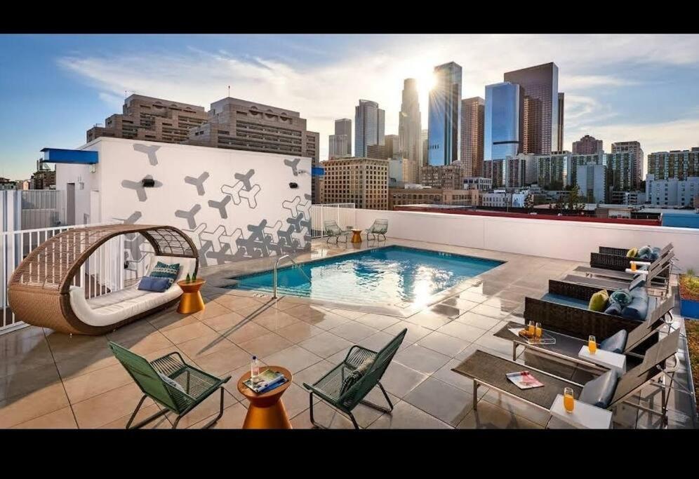 Apartment Cozy 3bed With Balcony And A Rooftop Pool Los Angeles