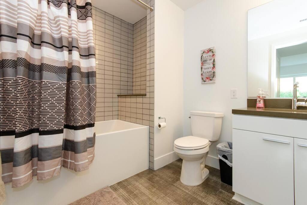 Cozy 3bed With Balcony And A Rooftop Pool * Los Angeles